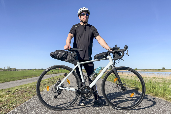 Mein Rennrad, welches mich zwischen den Lücken der Radreise fit halten soll